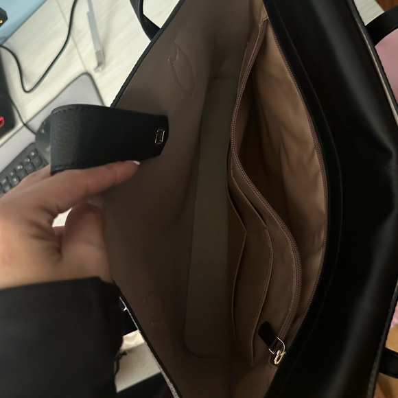 Kate Spade Large Essentials Tote - Black. - Picture 2 of 6